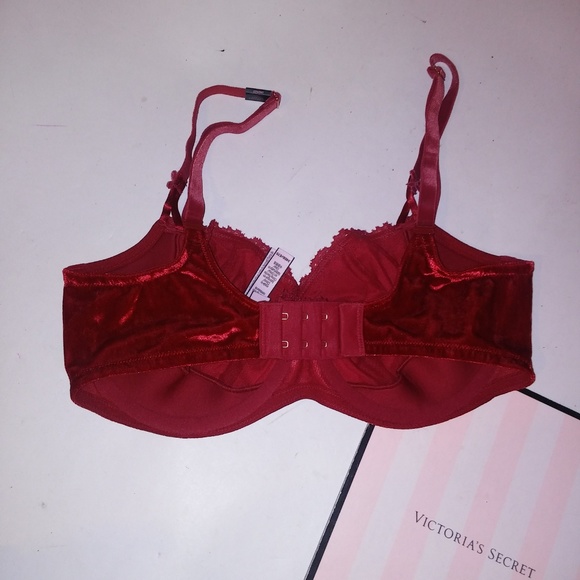 B2G1 Victoria Secret Bra - Picture 7 of 7